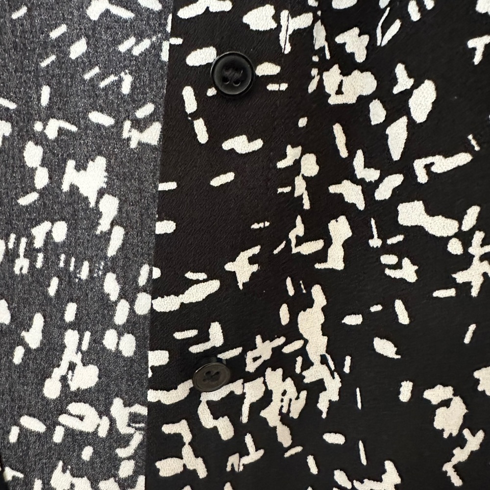Halogen Black and White Patterned Blouse. Size Small - Picture 2 of 5